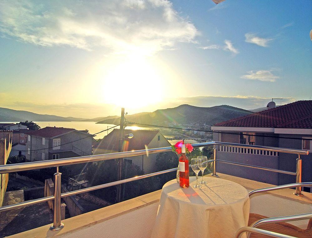 Apartments Kairos Trogir Exterior foto